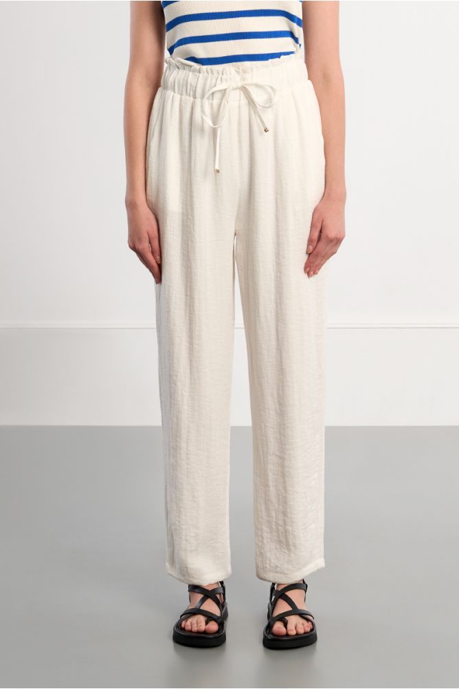 Pantalón de mujer largo, con lazada.