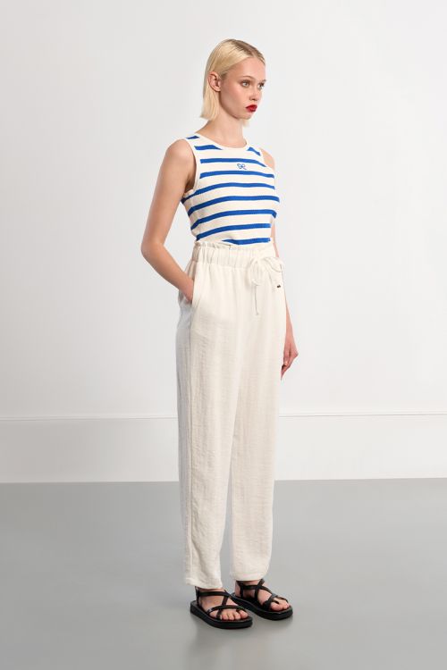 Pantalón de mujer largo, con lazada.