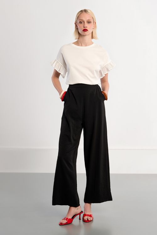 Pantalón de mujer largo, perneras anchas.