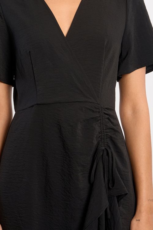 Vestido de manga corta, drapeado.