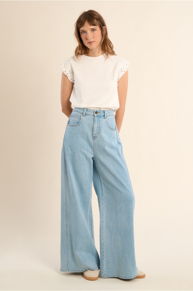 Pantalón de mujer vaquero, acampanado.
