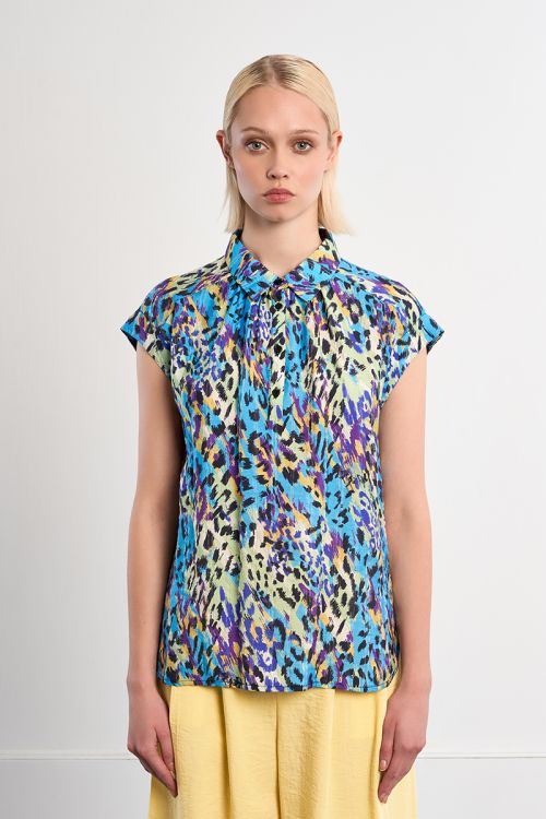 Cropped blouse with animal print