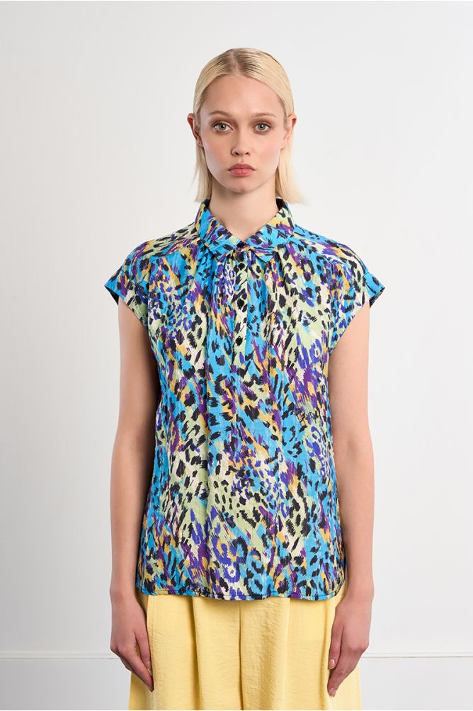 Cropped blouse with animal print