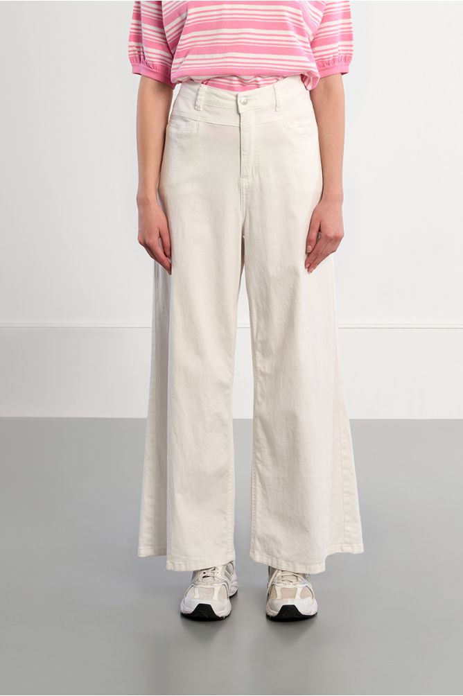 Wide, flared jeans