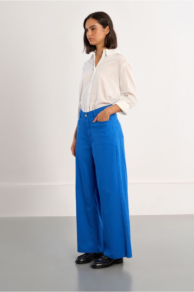 Wide, flared jeans