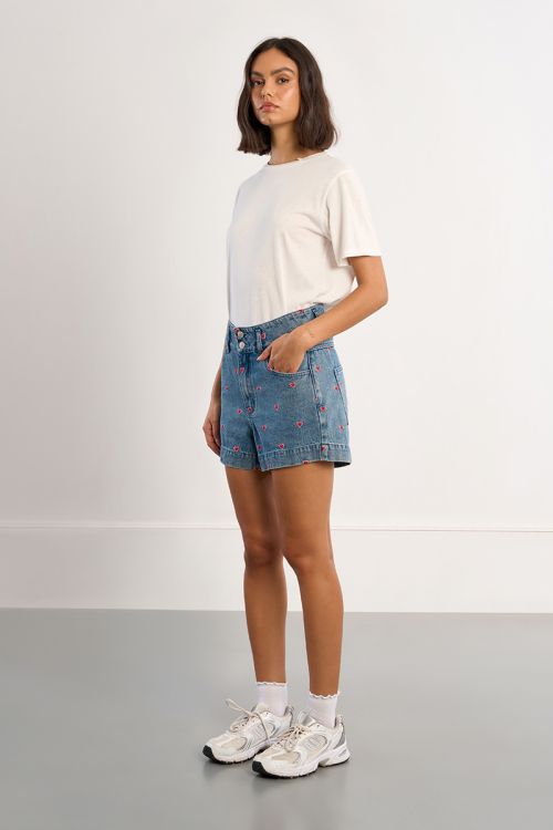 Short denim en coton avec multi-cœurs brodés