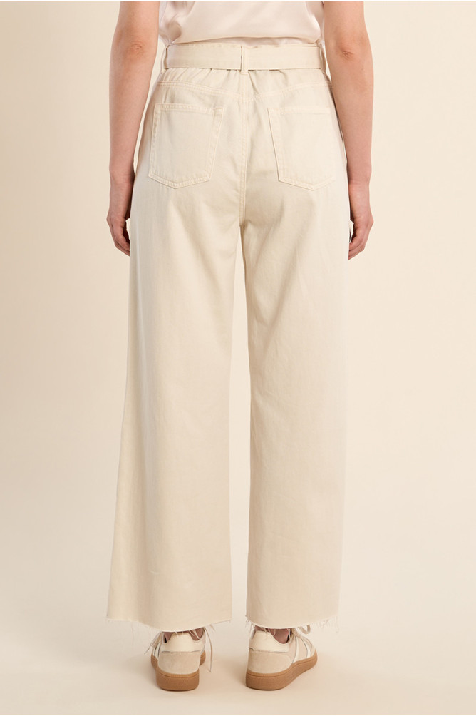 Pantalón de mujer vaquero, con lazada.