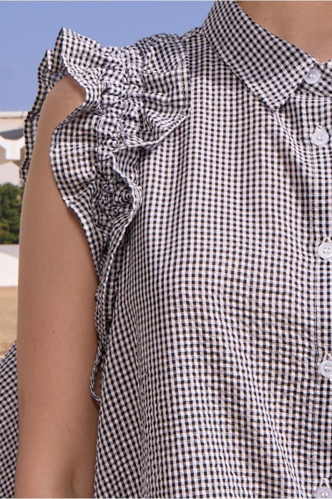 Vestido de manga corta con volantes y estampado vichy.