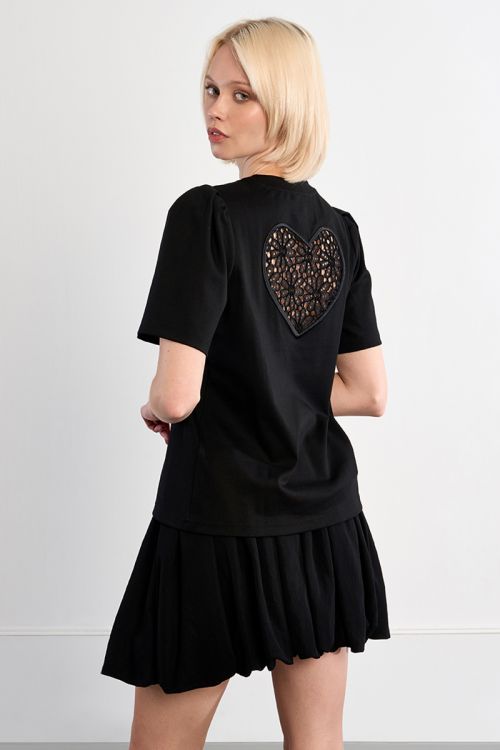 Camiseta de mujer de manga corta, abertura corazon.