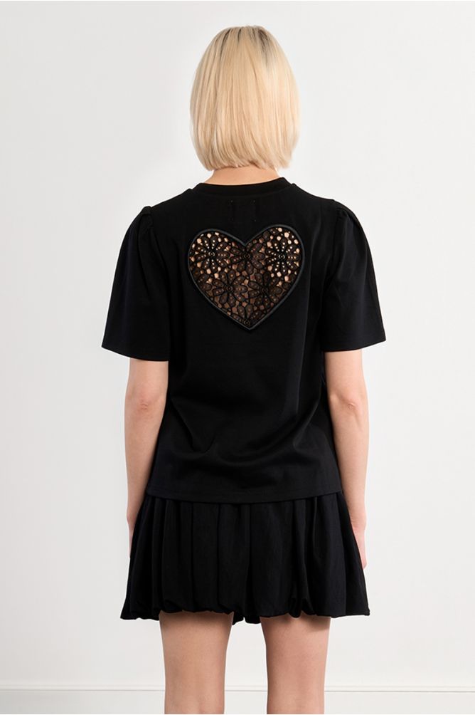 Camiseta de mujer de manga corta, abertura corazon.