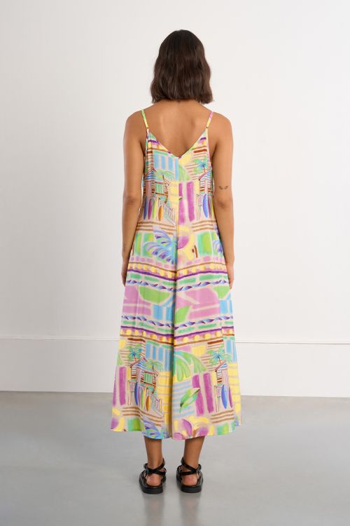 Vestido largo, de tirantes, con estampado.