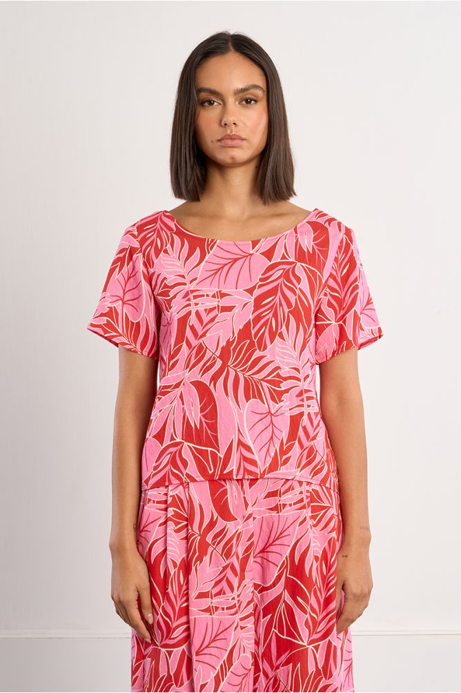 Top de mujer de manga corta, estampado tropical.