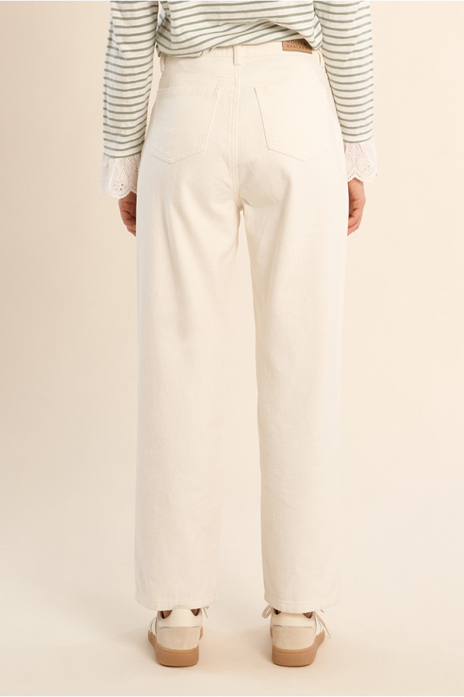 Pantalón de mujer tobillero, cinco bolsillos.