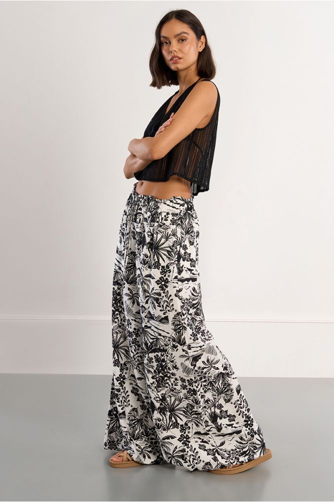 Pantalón de mujer largo, ancho, con estampado.