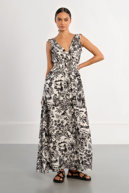 Vestido largo, sin manga, con estampado fantasía.