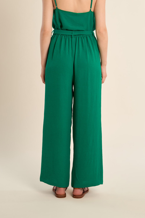 Pantalón de mujer largo, con lazada y pliegues.