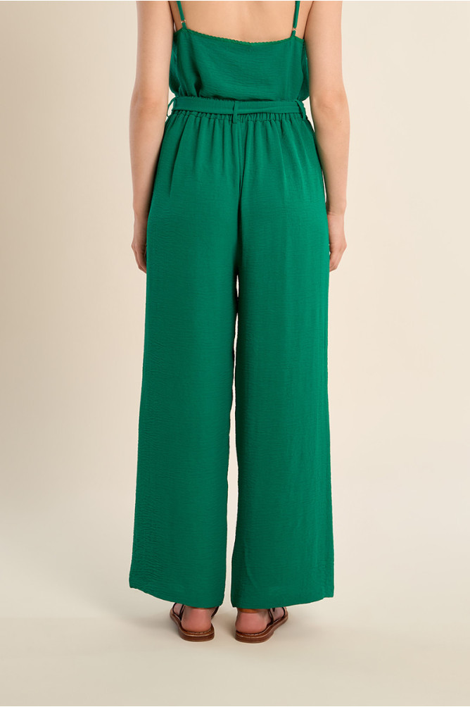 Pantalón de mujer largo, con lazada y pliegues.