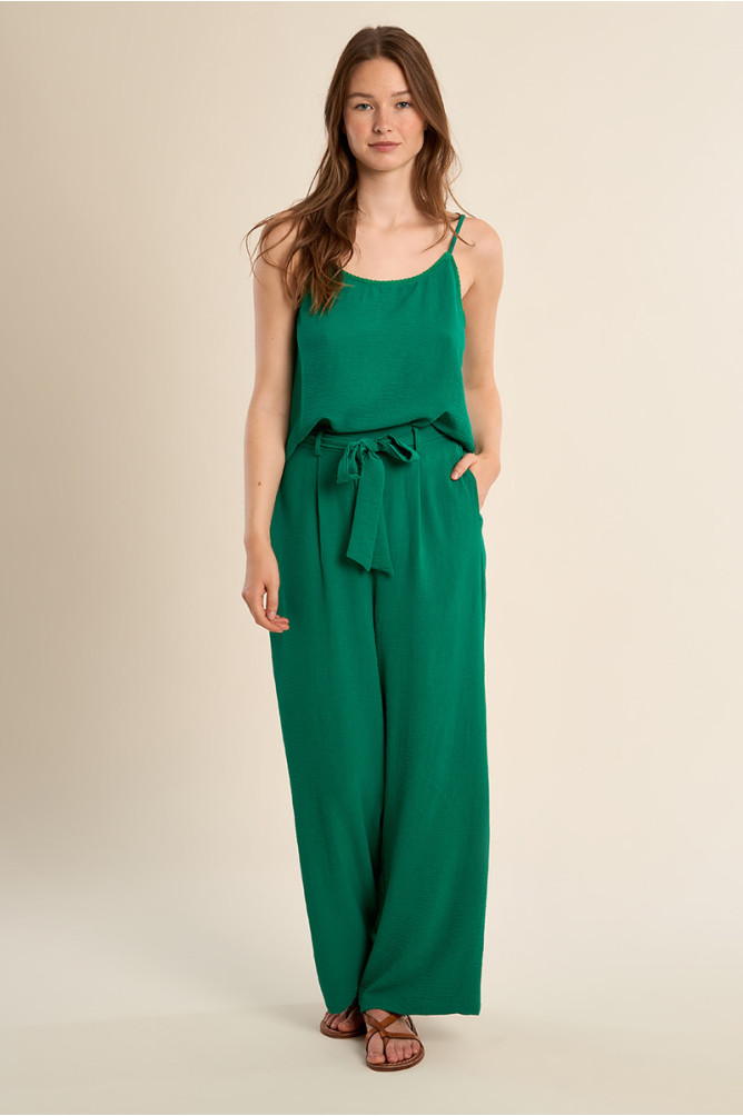 Pantalón de mujer largo, con lazada y pliegues.