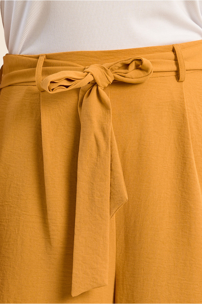 Flowing trousers