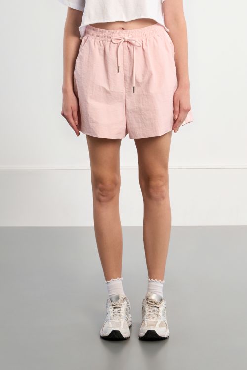 Short de mujer corto, con lazada.