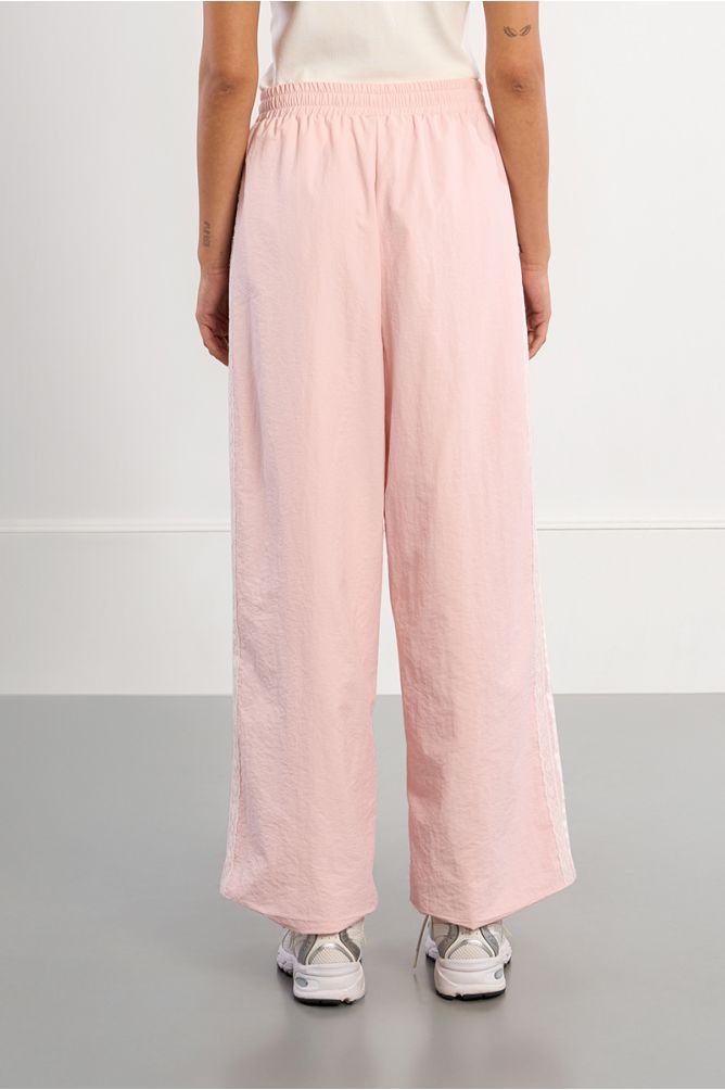 Pantalon de survêtement en nylon et en dentelle