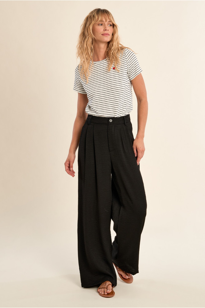 Pantalón de mujer largo, detalle pliegues.