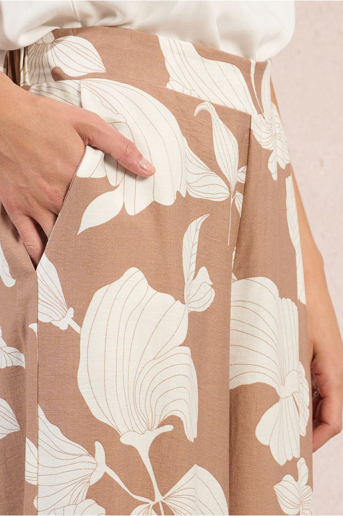 Pantalón de mujer largo, con estampado floral.