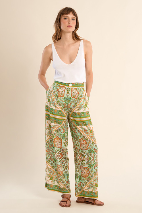 Pantalón de mujer largo, con estampado.