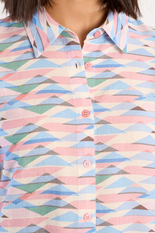 Sleeveless blouse with geometric print