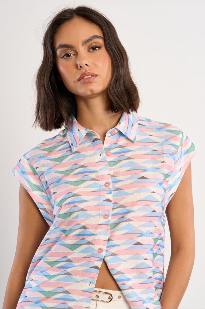 Sleeveless blouse with geometric print