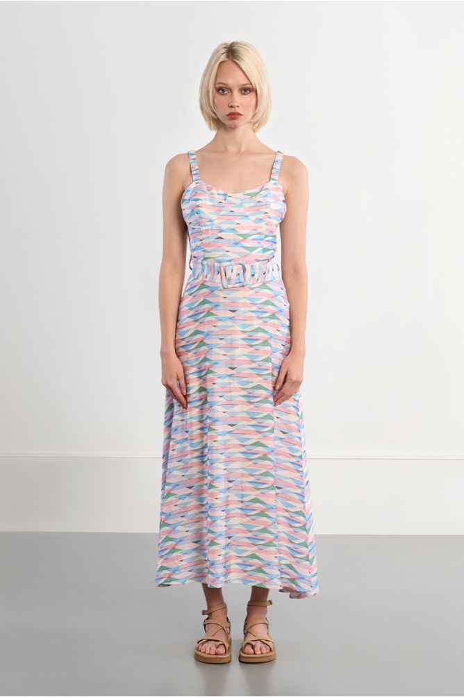 Vestido de mujer largo, de tirantes, con estampado.