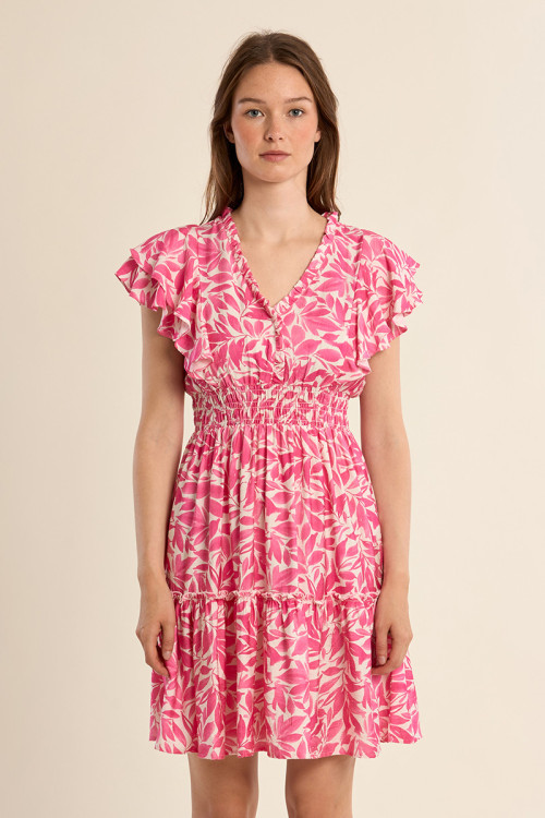 Vestido de manga mariposa, con estampado y volante.