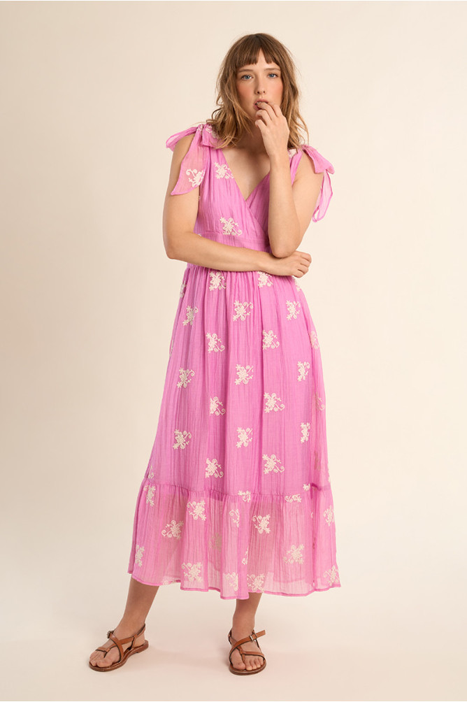 Robe longue avec broderies
