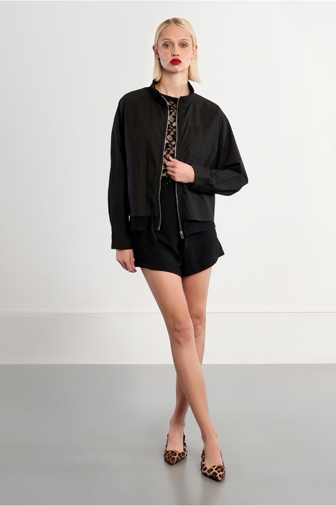 Veste en nylon Sporty, détail dentelle