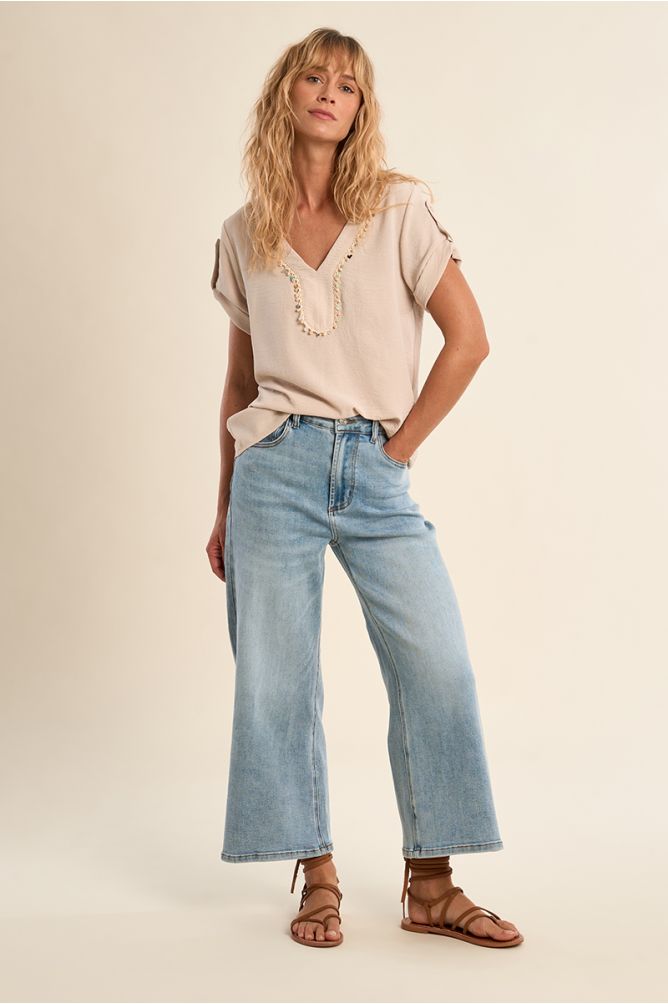 T-shirt with beaded collar