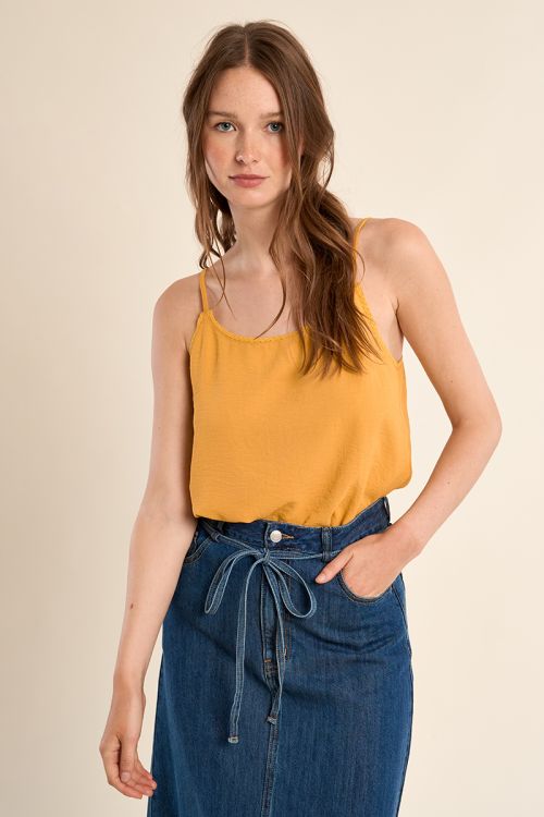 Top de mujer lencero, de tirantes.