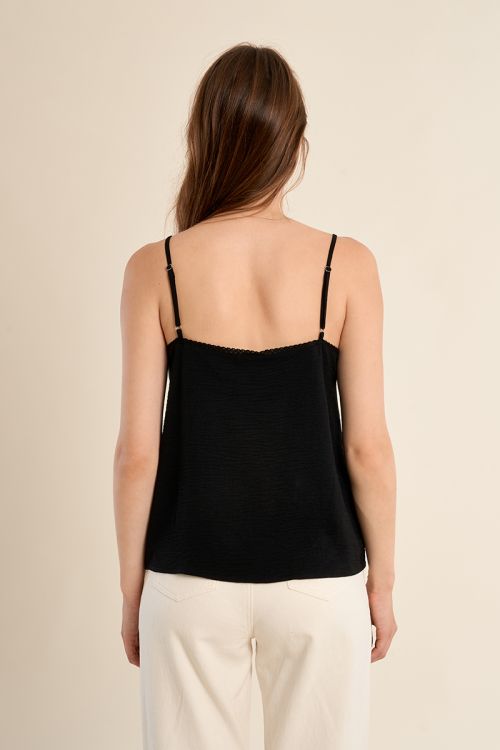 Top de mujer lencero, de tirantes.