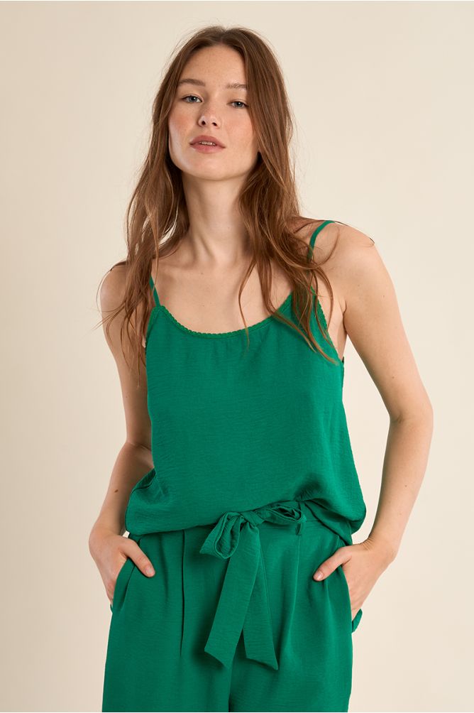 Top de mujer lencero, de tirantes.