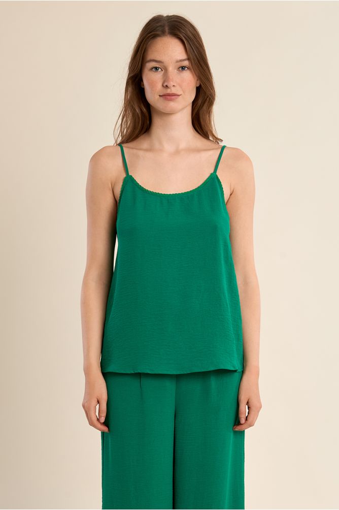 Top de mujer lencero, de tirantes.