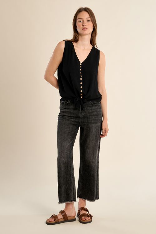 Fluid, knotted tank top