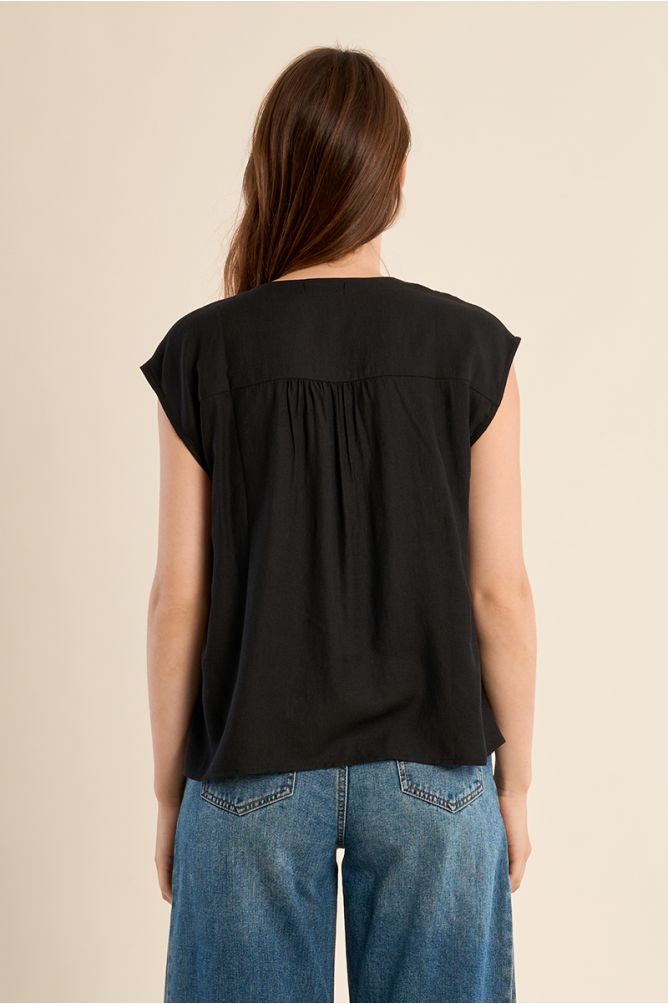 Sleeveless top