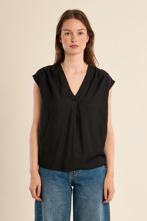 Sleeveless top