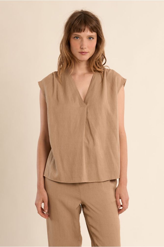 Sleeveless top