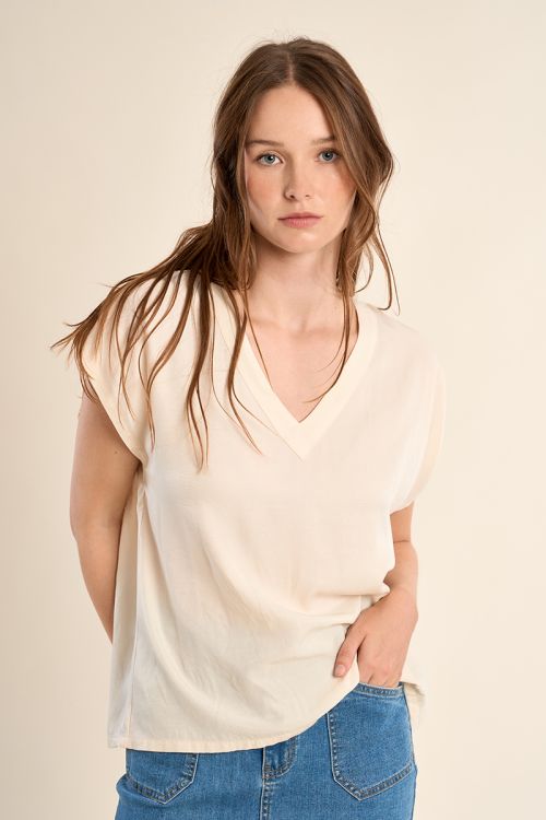 Top de mujer de manga corta, cuello en V.