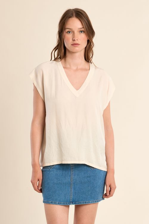 Top de mujer de manga corta, cuello en V.