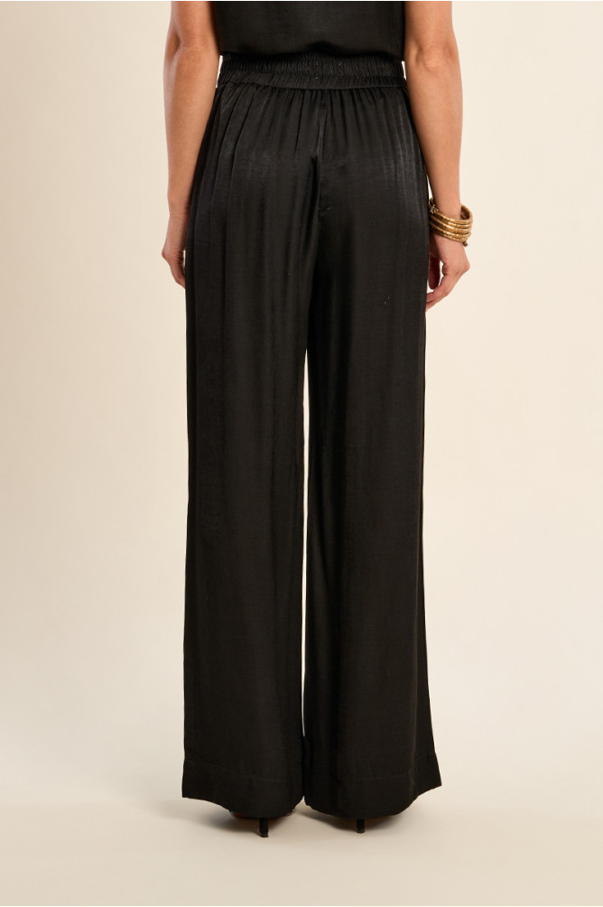 Flowing straight trousers