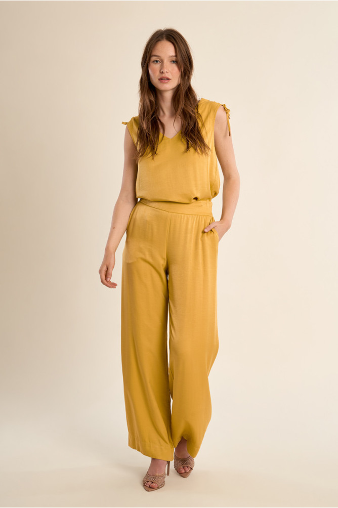 Flowing straight trousers