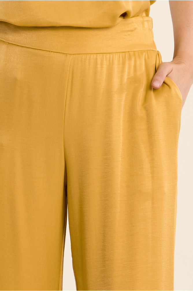 Flowing straight trousers
