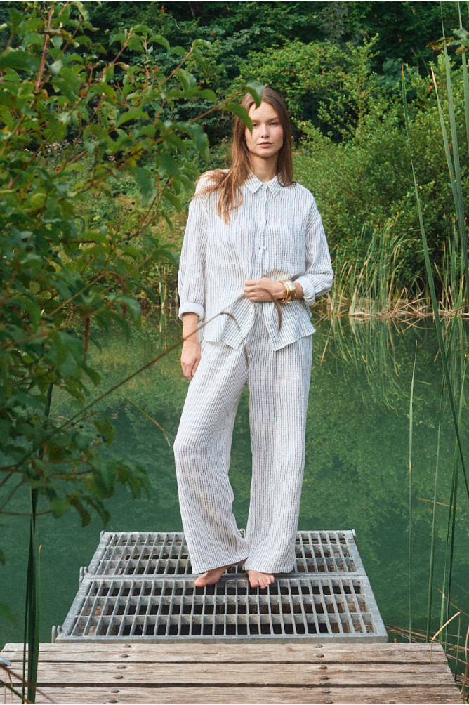 Pantalón de mujer largo, estampado rayas.