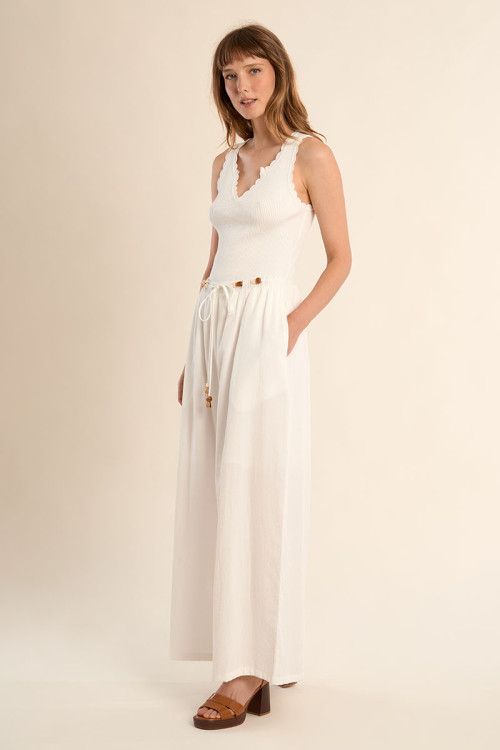 Pantalón de mujer largo, detalle abalorios.